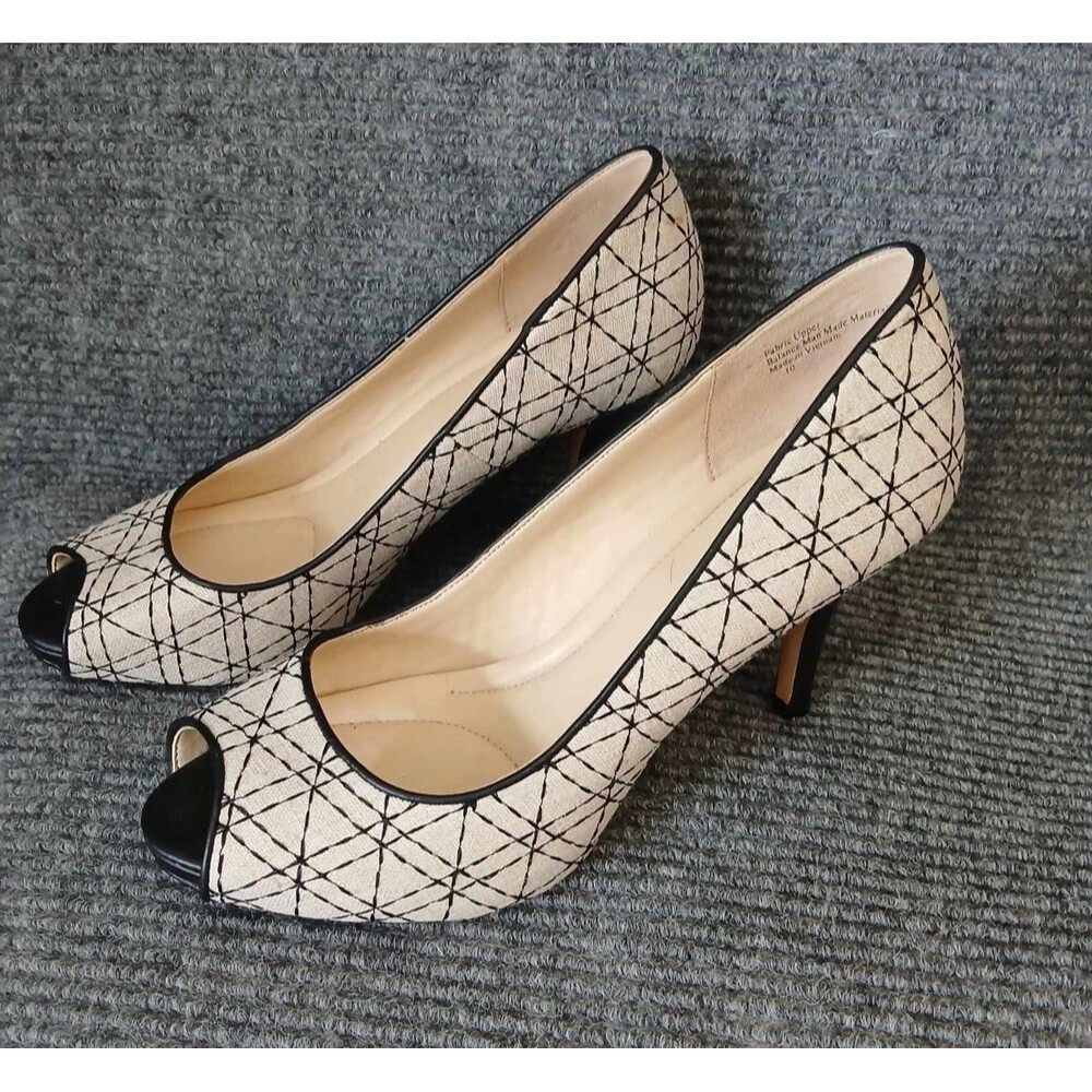 Coach And Four Womens Size 10 Peep Toe Heels Linen Beige And Black 3" Classic